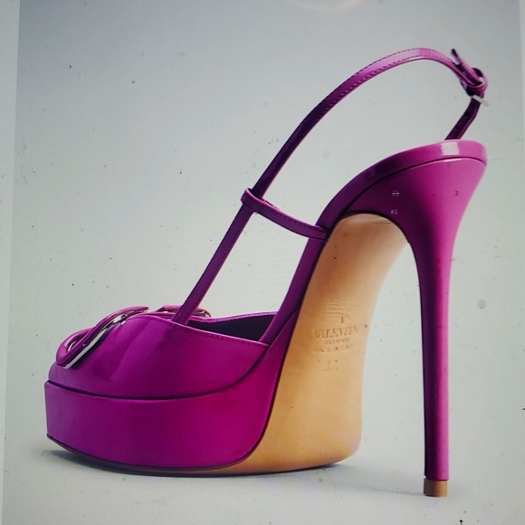 VALENTINO PINK VLOGO MEDALLION PATENT PUMPS - Picture 2 of 4